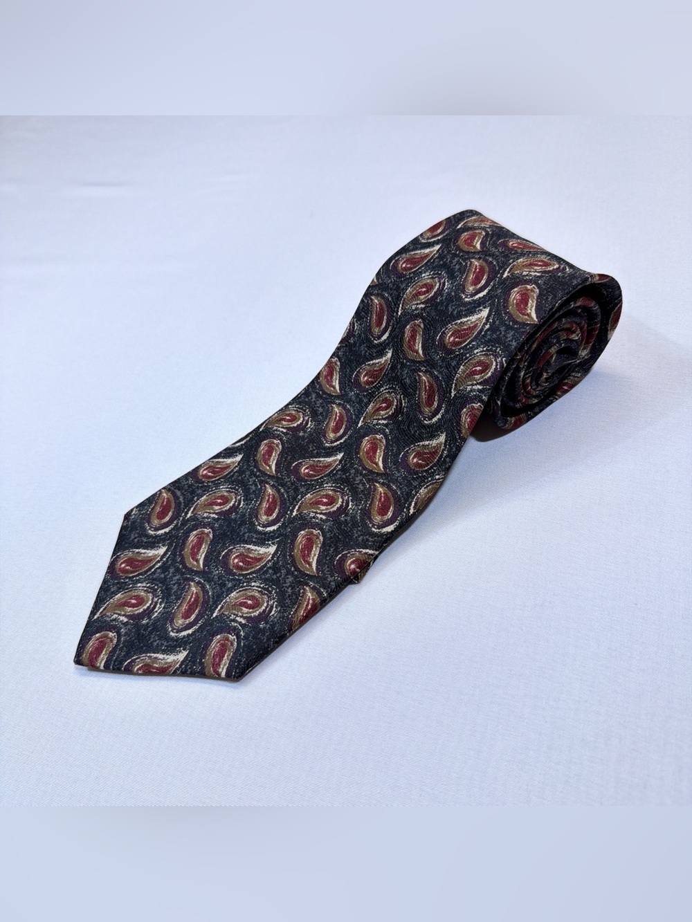 Vintage Men's Bill Blass Dark Navy Blue Silk Tie with Burgundy and Gold Paisley